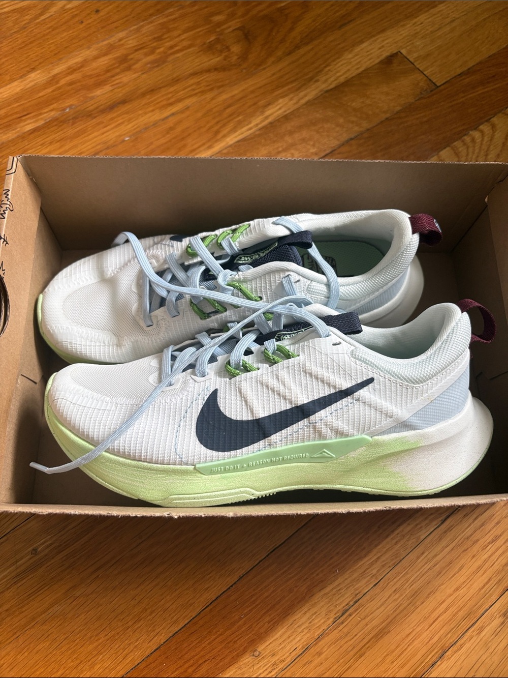 Nike White & Light Green Sneakers
